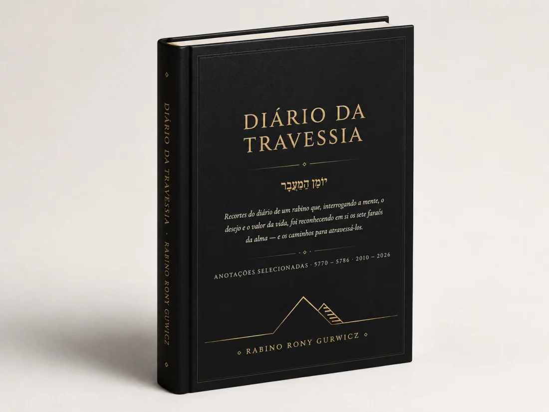 Livro Diário da Travessia, capa preta com letras douradas